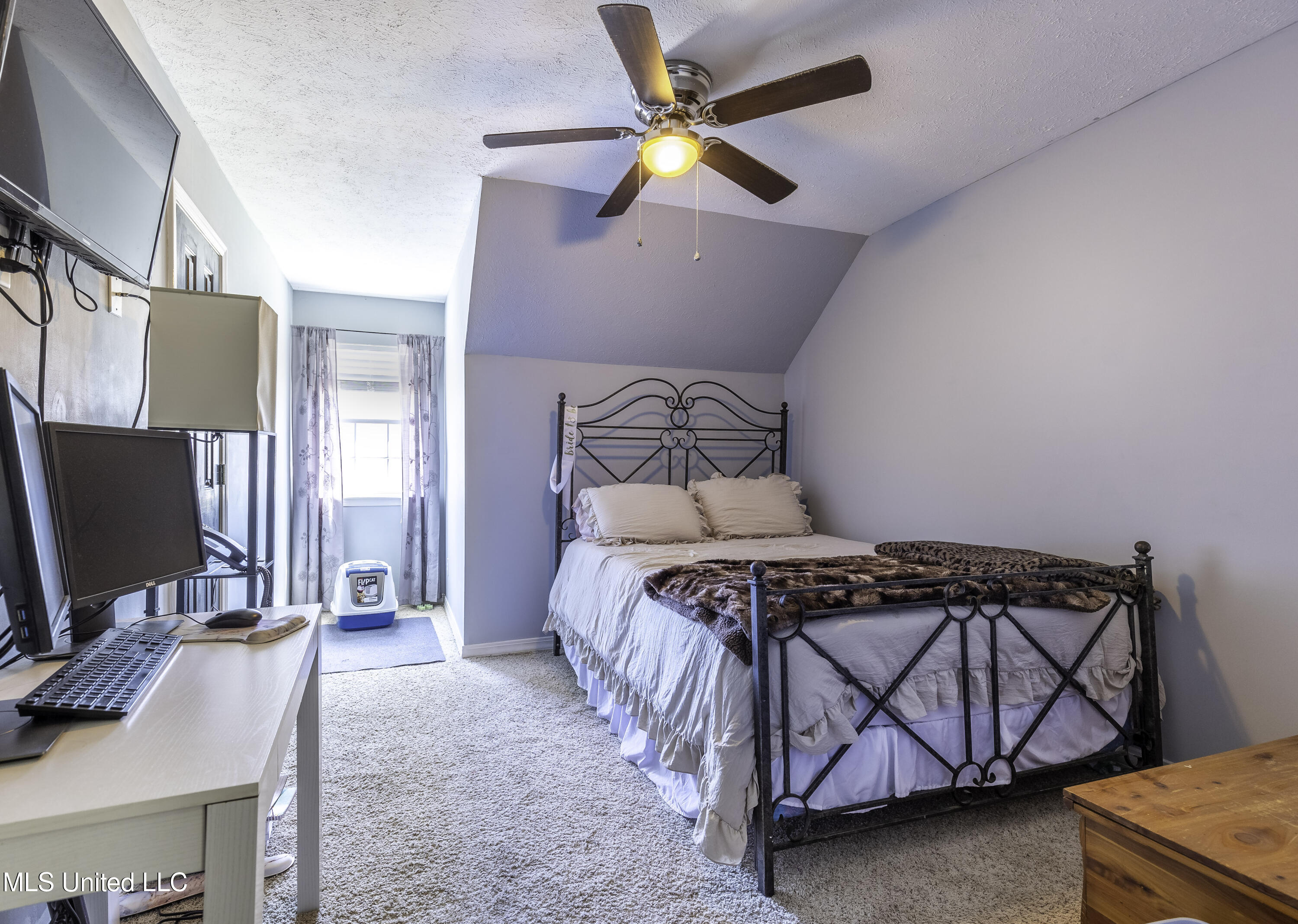 205 Kings Ridge Cove Brandon, MS 39042 - Photo 9 of 11 Upstairs Bedroom