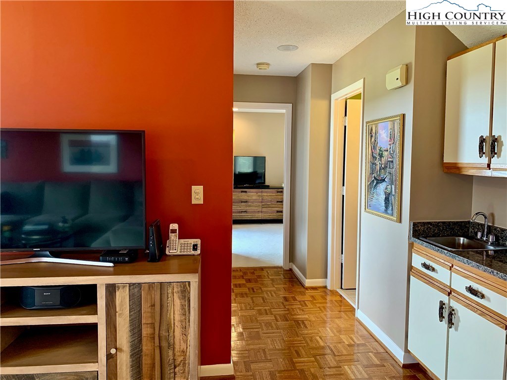 129 Knob Road, Unit 5 Blowing Rock, NC 28605 - Photo 29 of 49 Gallery Image 29