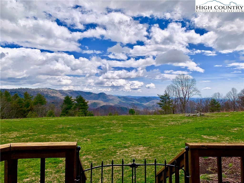 129 Knob Road, Unit 5 Blowing Rock, NC 28605 - Photo 3 of 49 Gallery Image 3