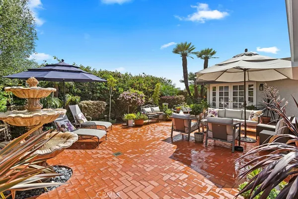 $2,895,000 | 30 Jetty Drive, Corona del Mar, CA 92625