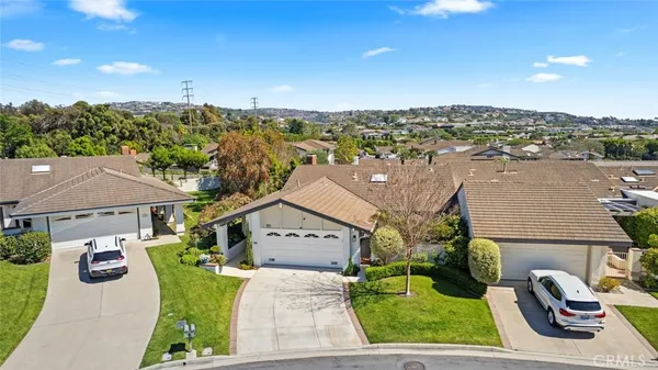 $2,985,000 | 30 Jetty Drive, Corona del Mar, CA 92625