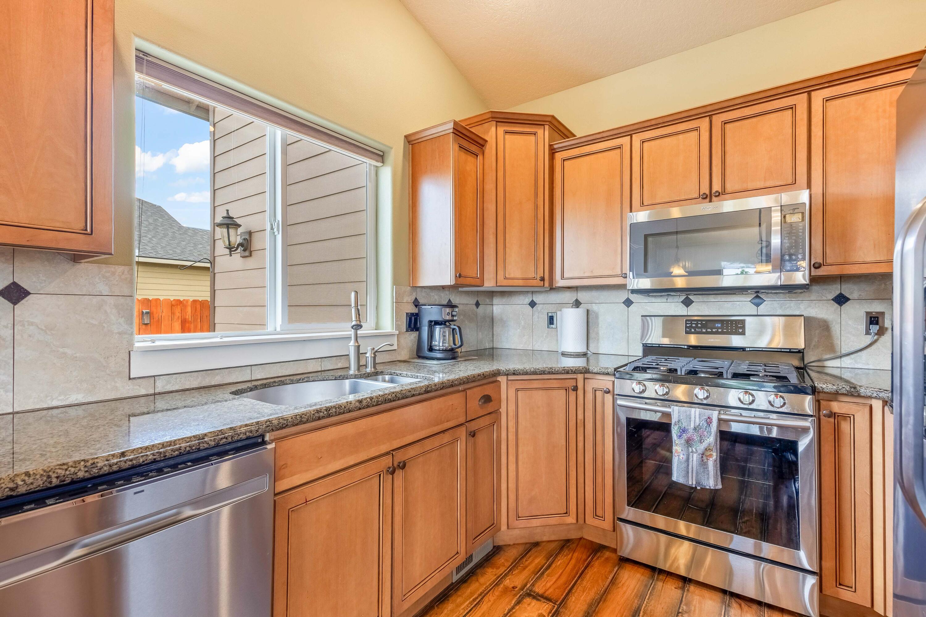 570 Mountain Ridge Drive Culver, OR 97734 - Photo 12 of 46