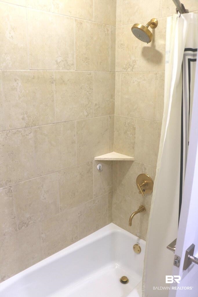 18269 Colony Drive, Unit 803 Fairhope, AL 36532 - Photo 23 of 27 Full bathroom featuring shower / bath combo