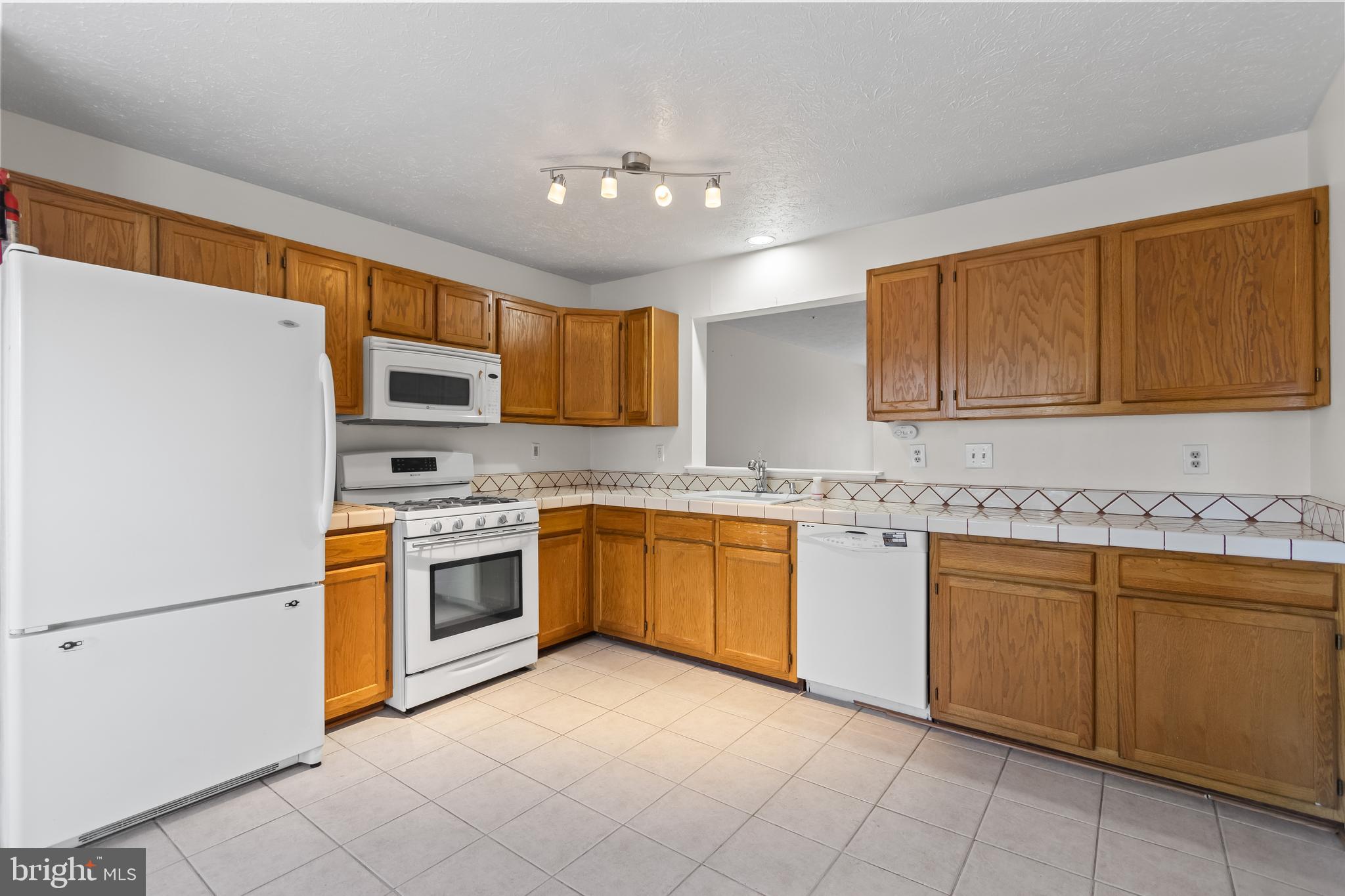 6207 Gothic Lane Bowie, MD 20720 - Photo 2 of 29