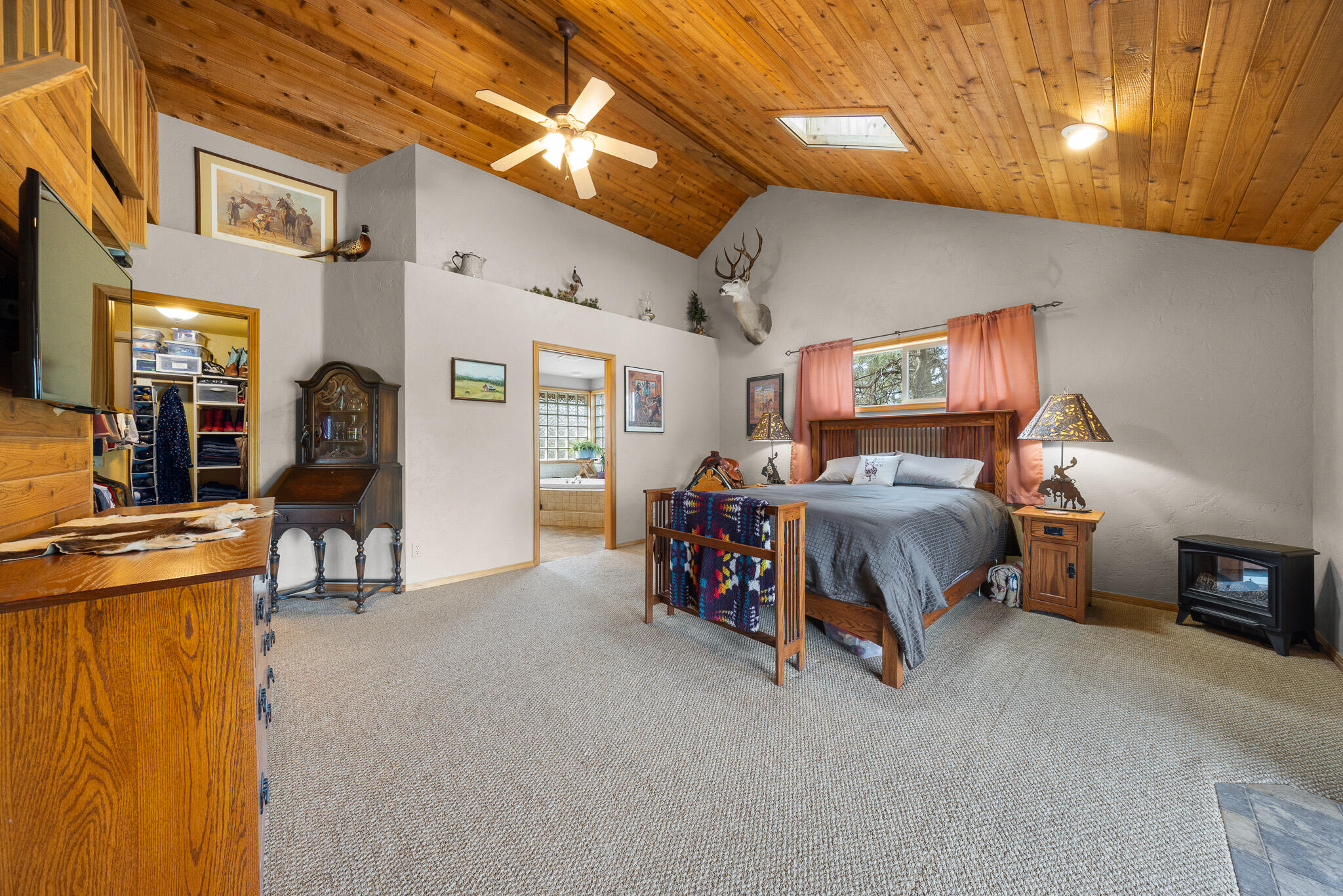 575 Southwest 55th Place Redmond, OR 97756 - Photo 14 of 59