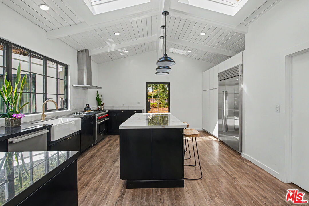 13019 Sky Valley Road Los Angeles, CA 90049 - Photo 23 of 49