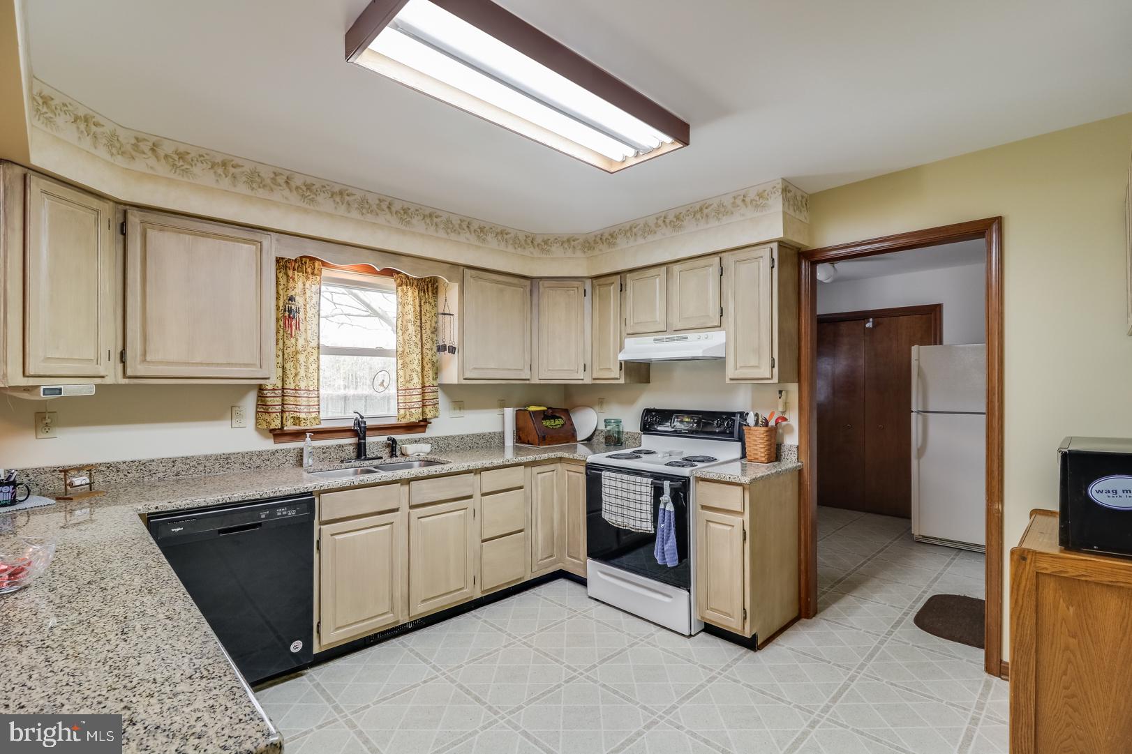 6498 West Denneys Road Dover, DE 19901 - Photo 14 of 30 Kitchen