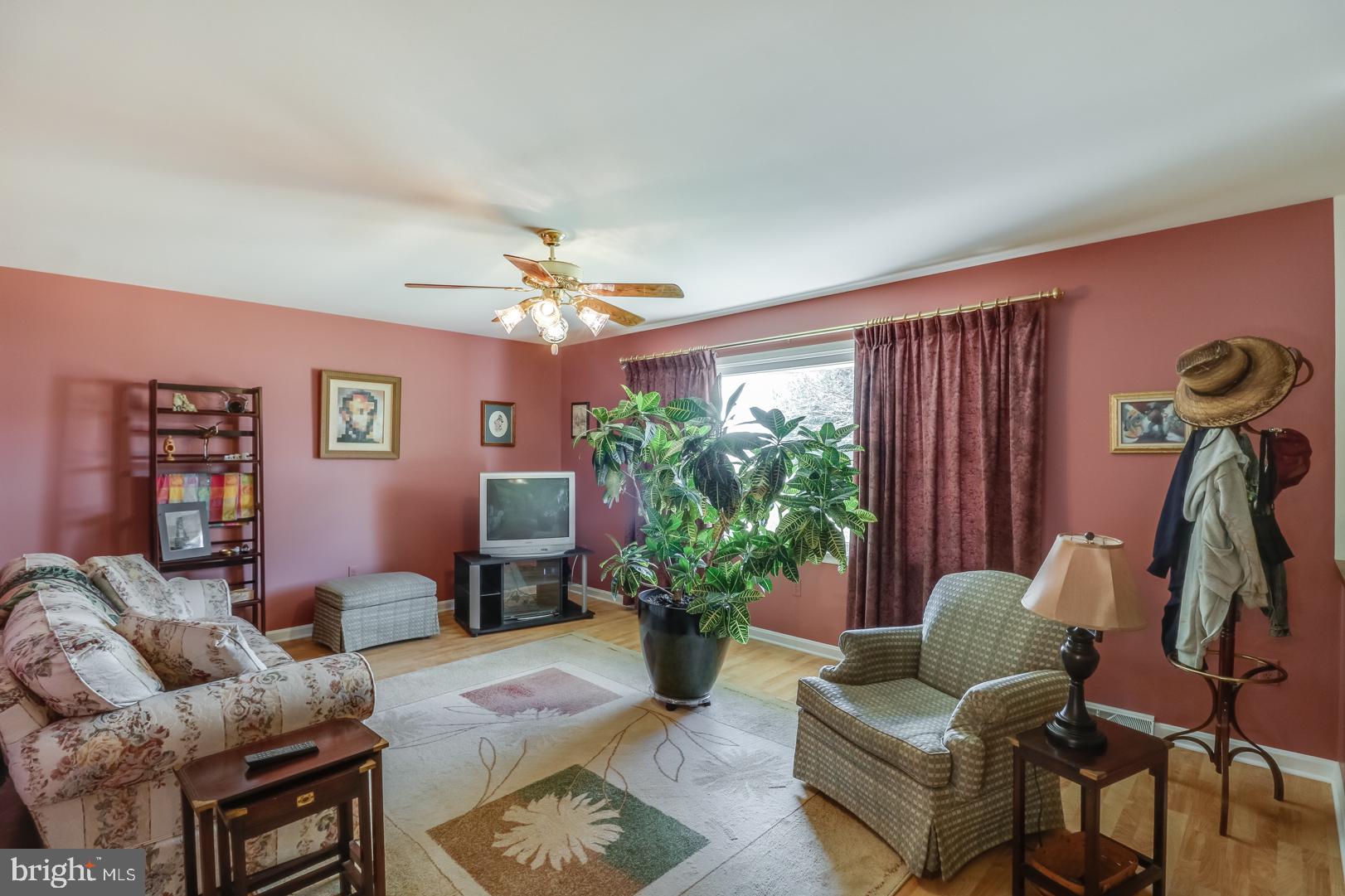 6498 West Denneys Road Dover, DE 19901 - Photo 6 of 30 Living Room