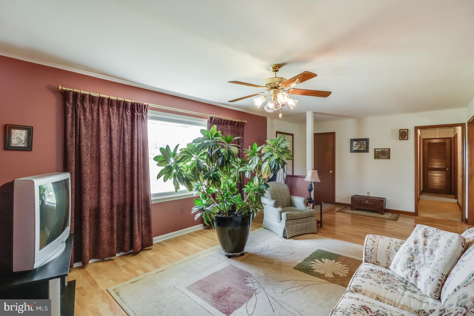 6498 West Denneys Road Dover, DE 19901 - Photo 7 of 30 Living Room