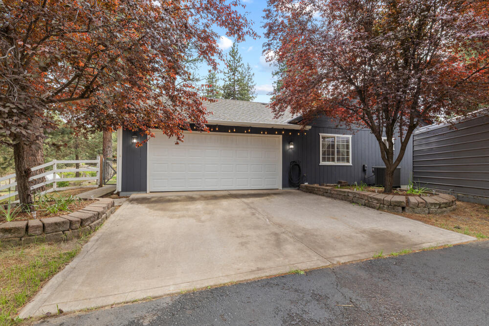 16320 Hillcrest Road Klamath Falls, OR 97603 - Photo 5 of 39 04 - 16320HillcrestRd-39