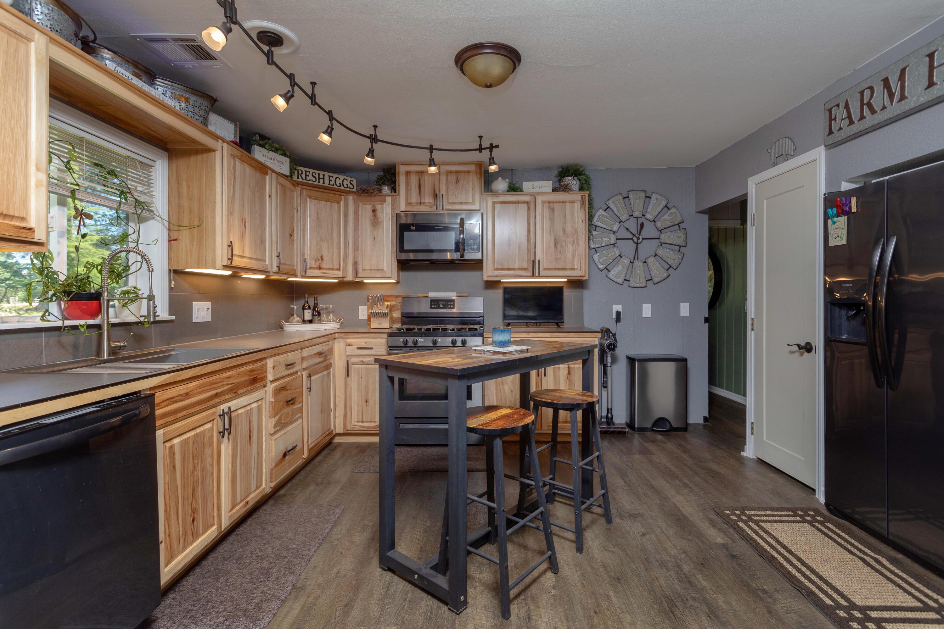 28093 Highway 44 Shingletown, CA 96088 - Photo 10 of 51 254A7565