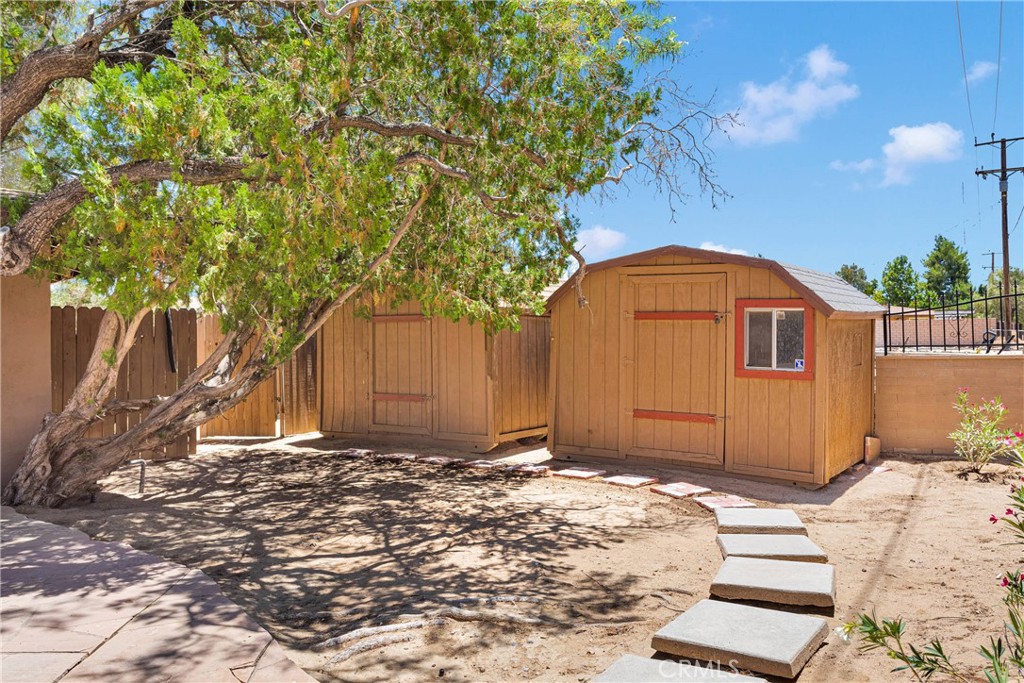 19955 Chickasaw Road Apple Valley, CA 92307 - Photo 40 of 60 a front view of a house with a yard