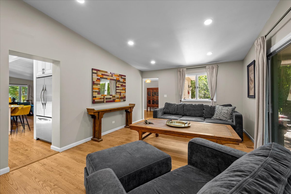 872 Virginia Road Highland Park, IL 60035 - Photo 11 of 26 Gallery Image 11