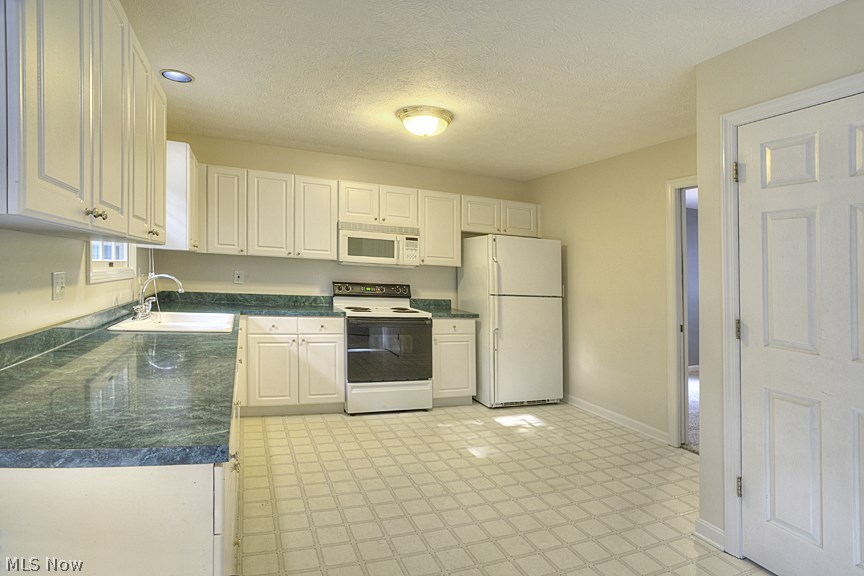 2885 Hampton Road Rocky River, OH 44116 - Photo 9 of 21