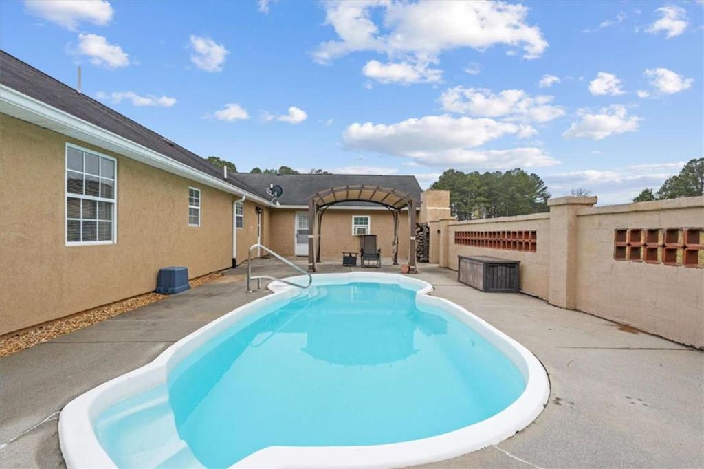 40-l Z L Z Jackson Road Bowdon, GA 30108 - Photo 2 of 25 a view of a house with swimming pool and sitting area