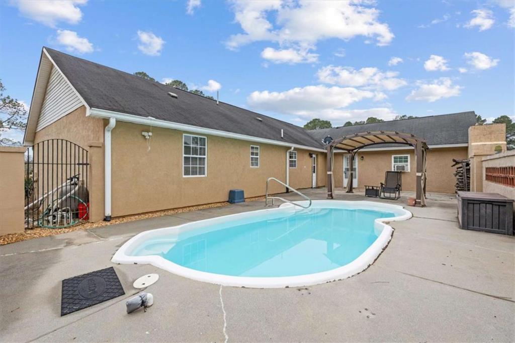 40-l Z L Z Jackson Road Bowdon, GA 30108 - Photo 3 of 25 a view of a house with swimming pool and sitting area