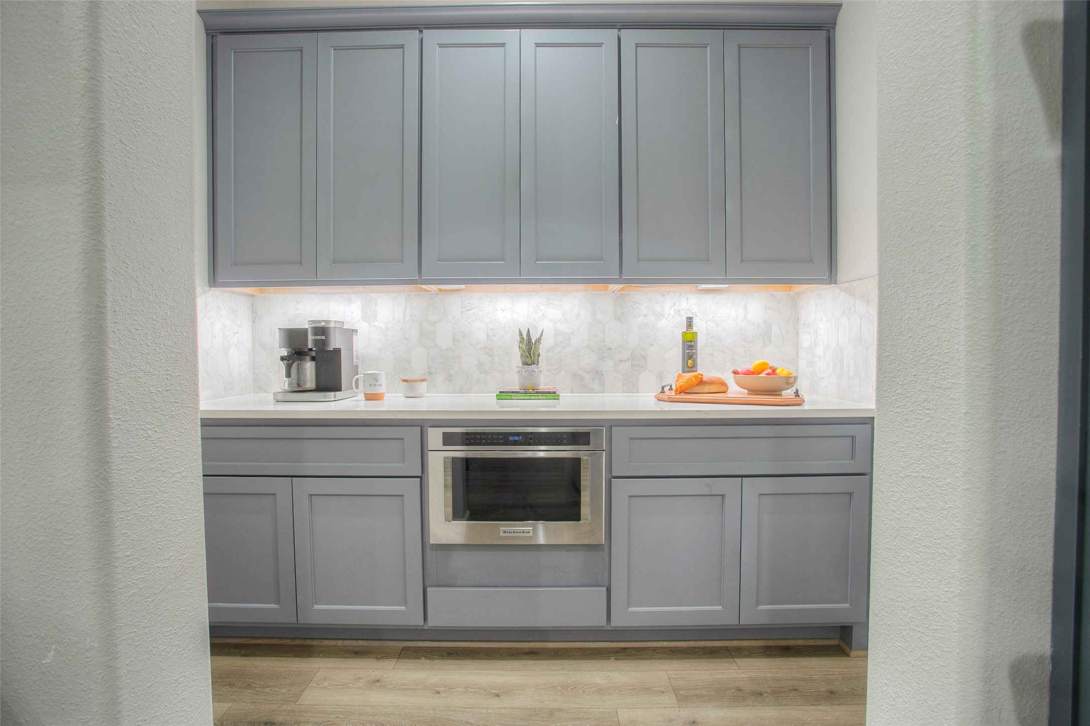 12915 Oak Barrel Road Willis, TX 77378 - Photo 15 of 46 Butler pantry off of the kitchen with under cabinet lighting. The perfect place for a coffee bar.