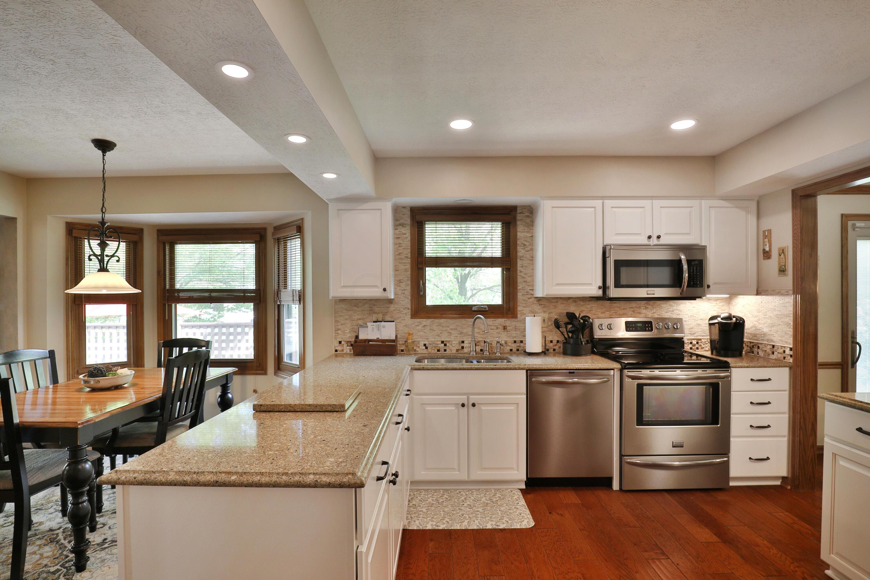 930 Riva Ridge Boulevard Columbus, OH 43230 - Photo 15 of 52 a930-RivaRidge-15