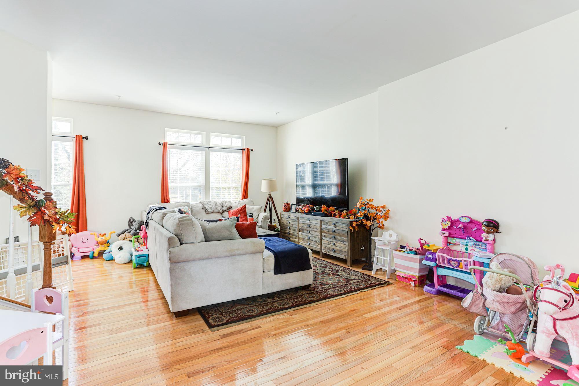 9315 Summit View Way Perry Hall, MD 21128 - Photo 5 of 23 Living Room