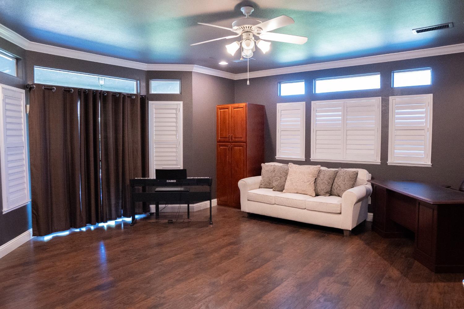 2607 Norwich Avenue Clovis, CA 93611 - Photo 22 of 55 a living room with furniture and large windows