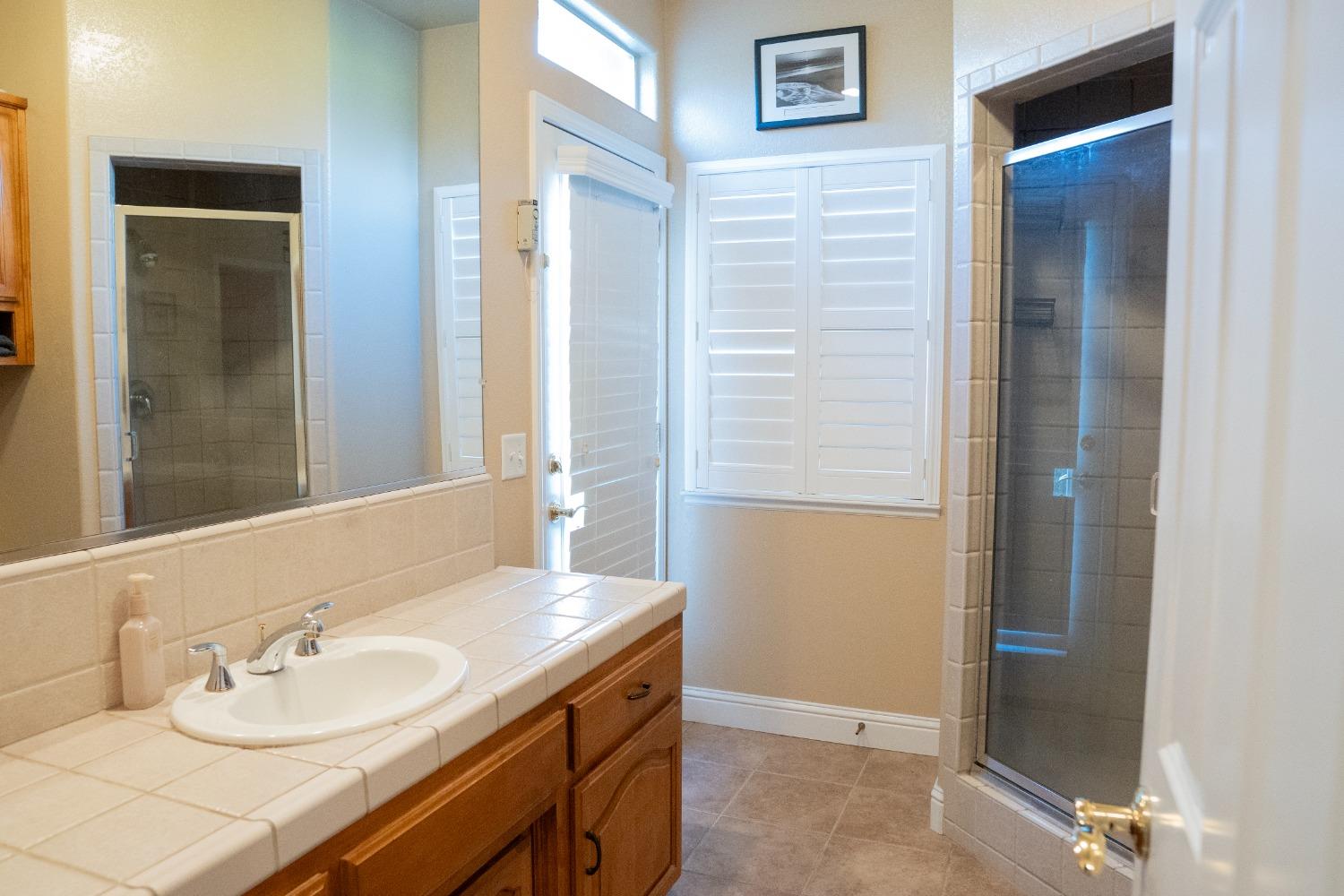 2607 Norwich Avenue Clovis, CA 93611 - Photo 25 of 55 a bathroom with a sink and a mirror