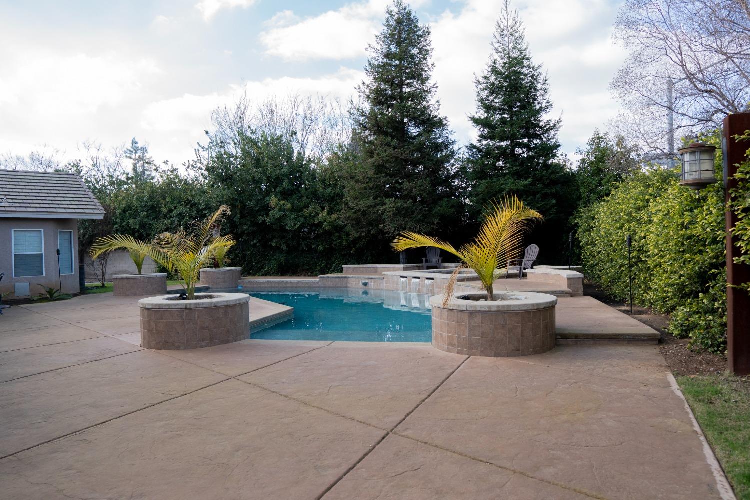 2607 Norwich Avenue Clovis, CA 93611 - Photo 41 of 55 a view of a patio with couches and potted plants