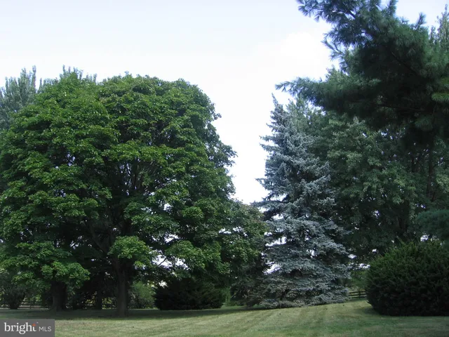 an empty room that has a window