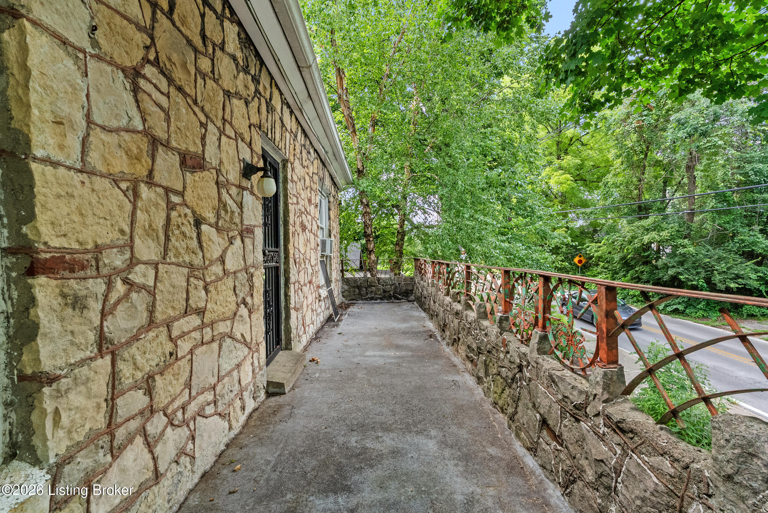 2312 Dundee Road Louisville, KY 40205 - Photo 4 of 49 dsc00638