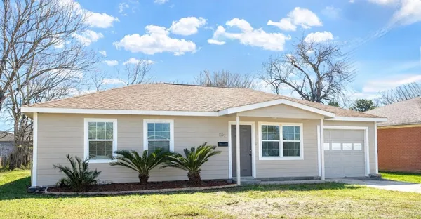 $1,550 | 7225 Hummingbird Lane, Texas City, TX 77591