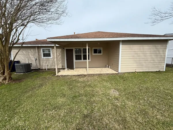 $1,550 | 7225 Hummingbird Lane, Texas City, TX 77591