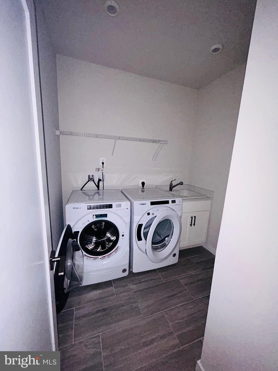 22351 Roanoke Rise Terrace Ashburn, VA 20148 - Photo 20 of 28 a utility room with dryer and washer