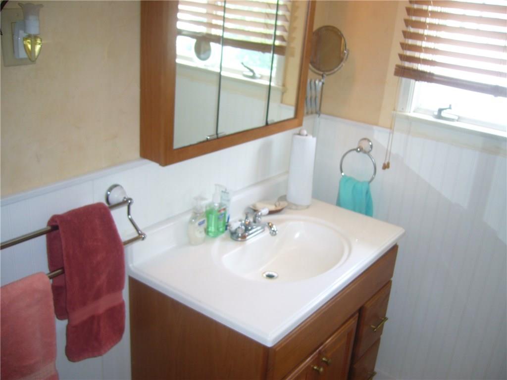 1324 Virginia Avenue Monaca, PA 15061 - Photo 18 of 24 Full bath!