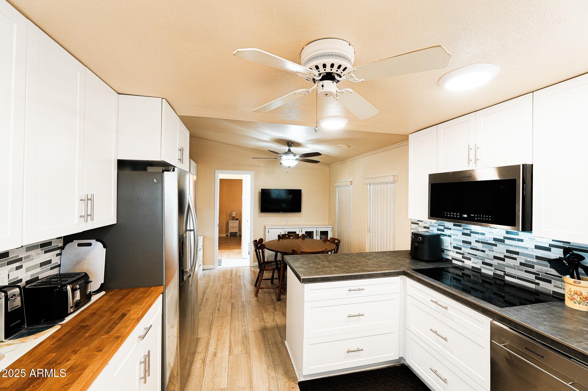17200 West Bell Road, Unit 542 Surprise, AZ 85374 - Photo 4 of 26 Kitchen542_clean