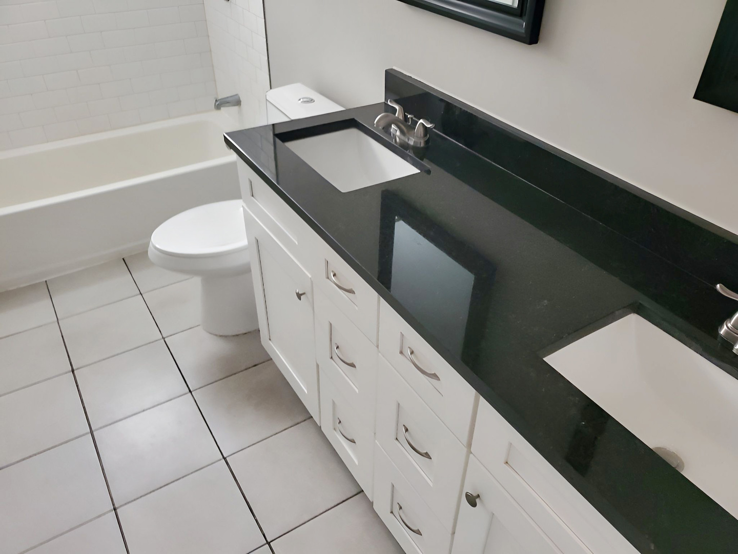 533 Surryse Road Lake Zurich, IL 60047 - Photo 34 of 51 a bathroom with a sink toilet and tub
