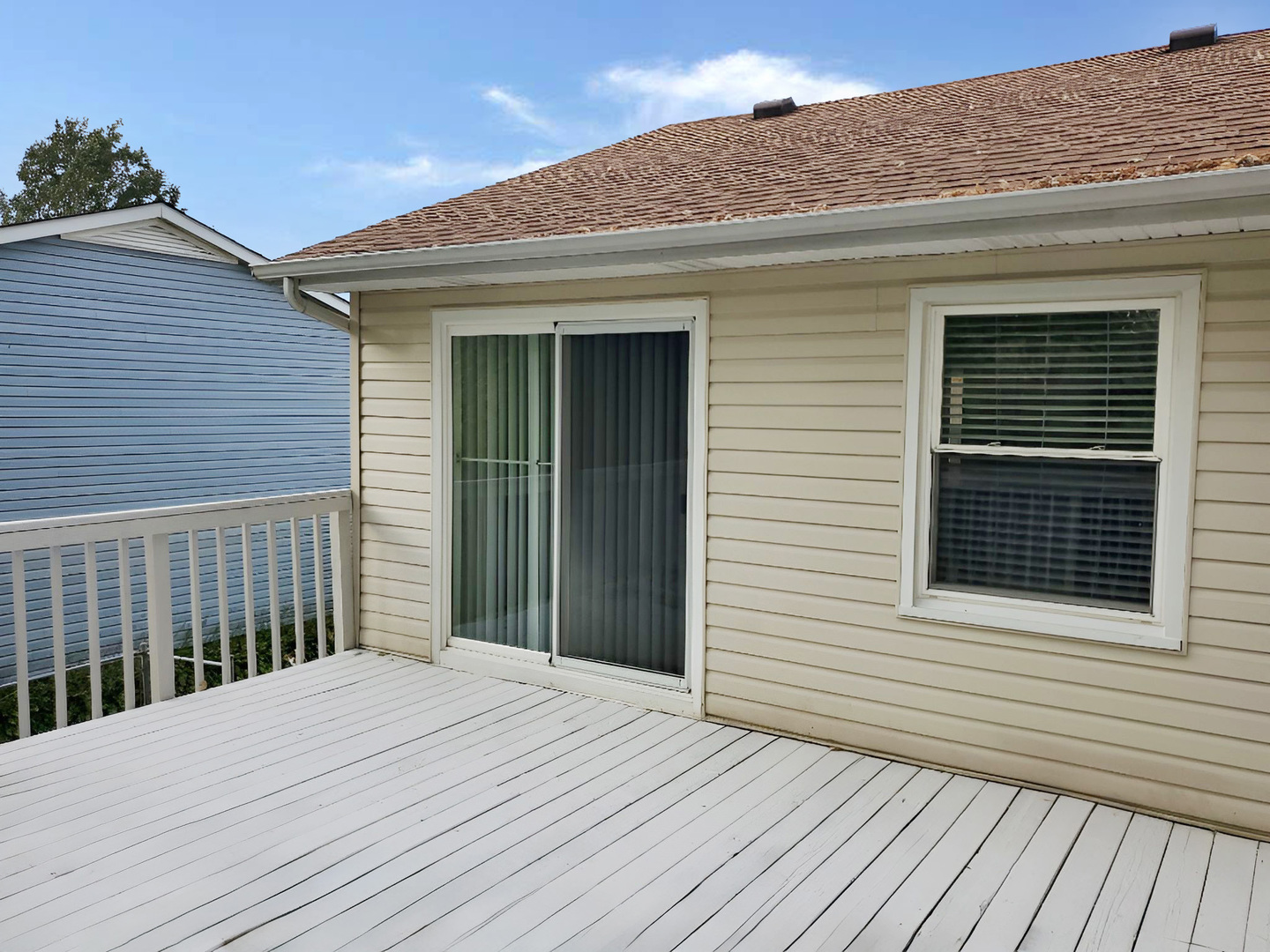 533 Surryse Road Lake Zurich, IL 60047 - Photo 6 of 51 a view of a house with wooden deck