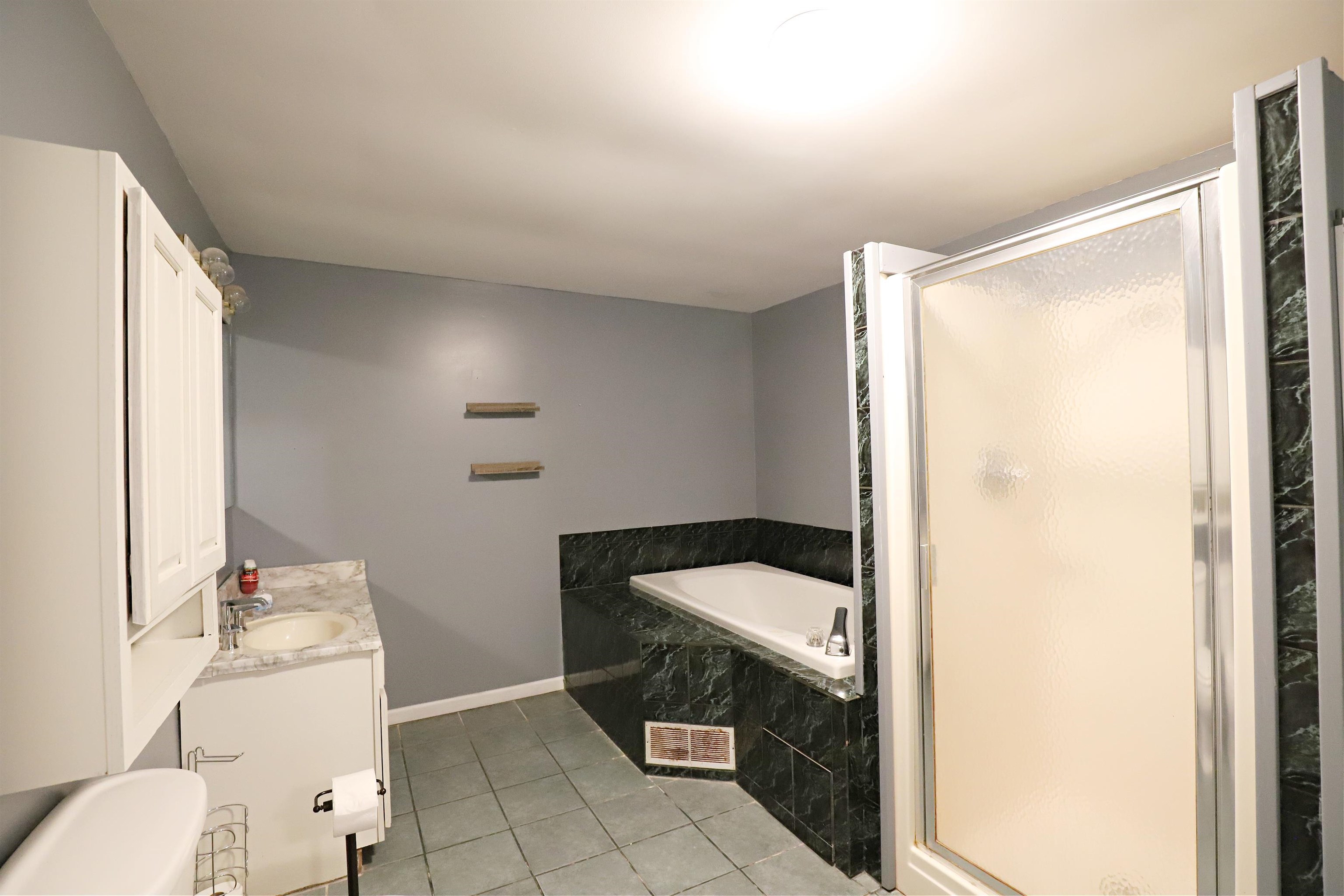11426 West Stanley Road Flushing, MI 48433 - Photo 14 of 30 50129294-a6815151-2252-4152-9f99-a69bdd66158d.JPG