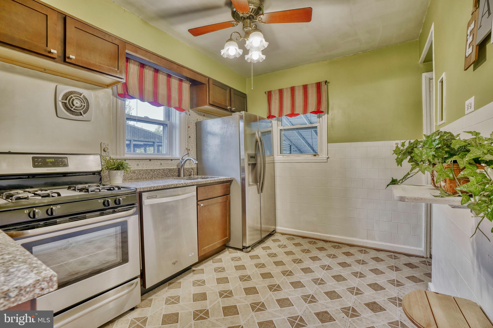 2702 Garnet Road Baltimore, MD 21234 - Photo 11 of 32 Kitchen