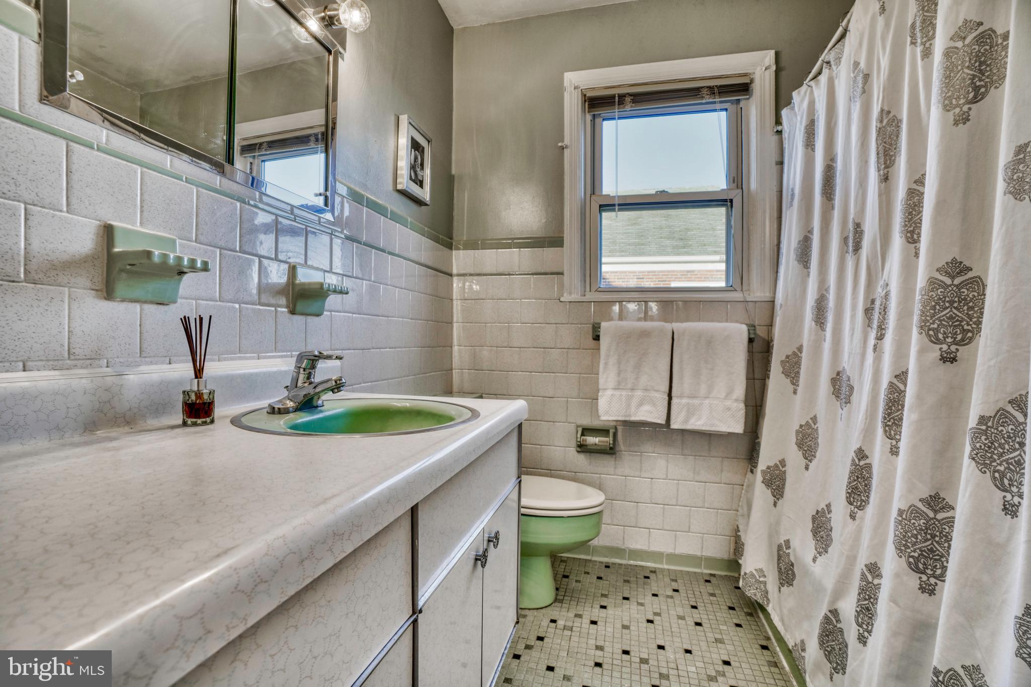 2702 Garnet Road Baltimore, MD 21234 - Photo 17 of 32 Main Level Full Bathroom