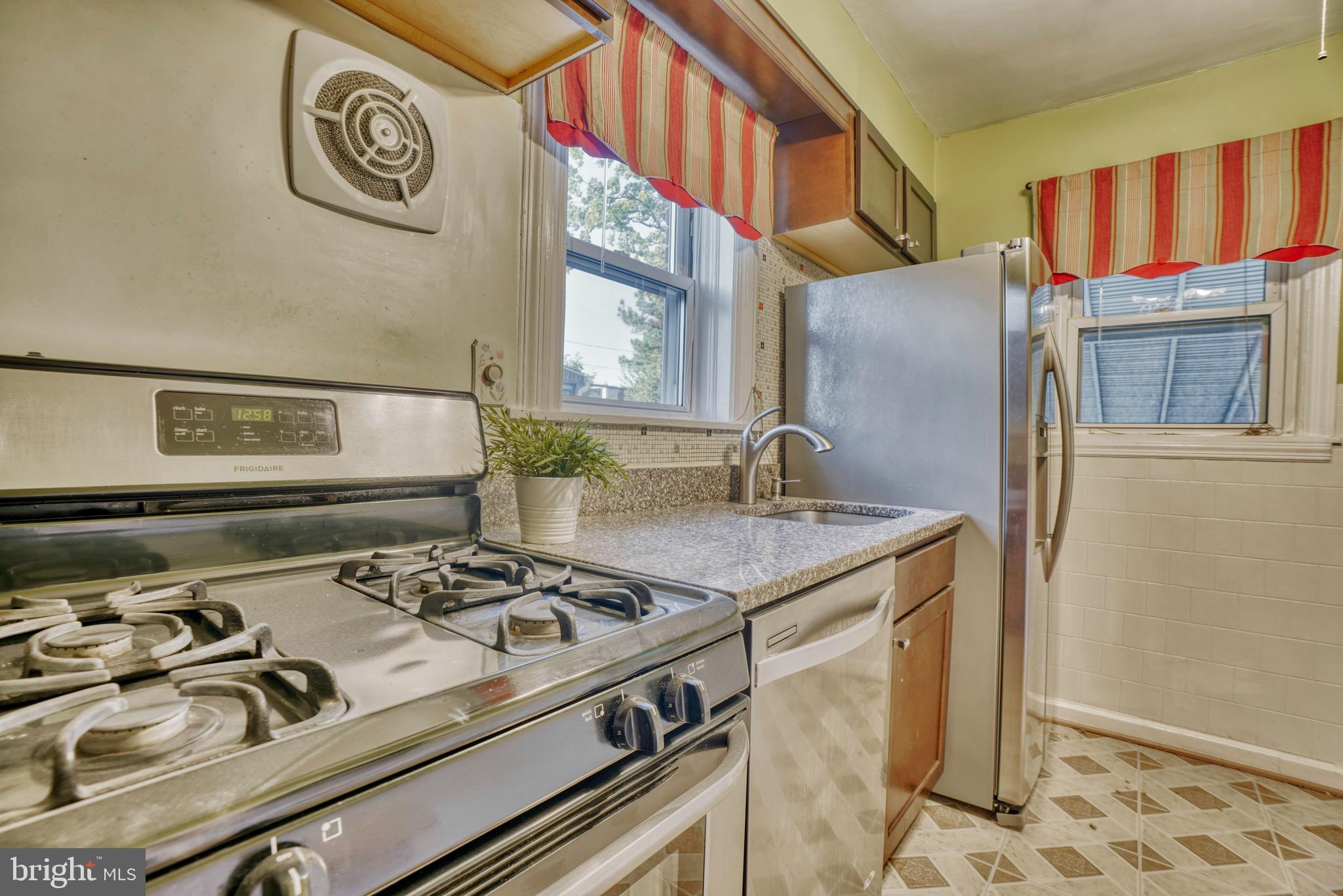 2702 Garnet Road Baltimore, MD 21234 - Photo 9 of 32 Kitchen