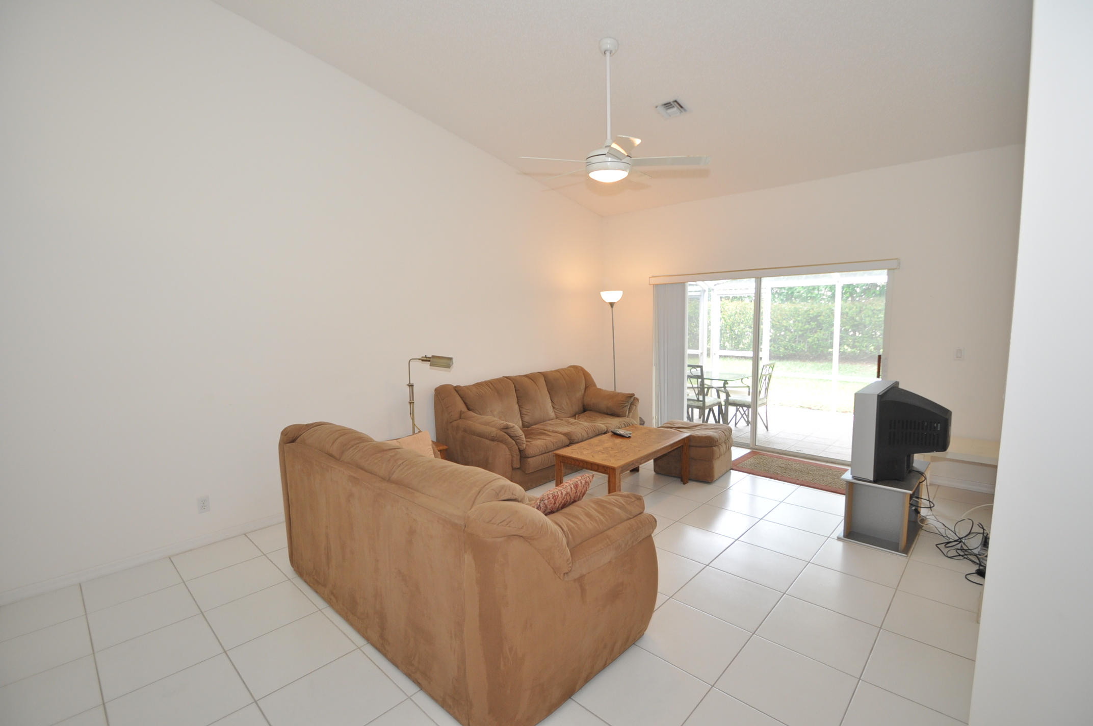 6053 Petunia Road Delray Beach, FL 33484 - Photo 3 of 33 DSC_0074
