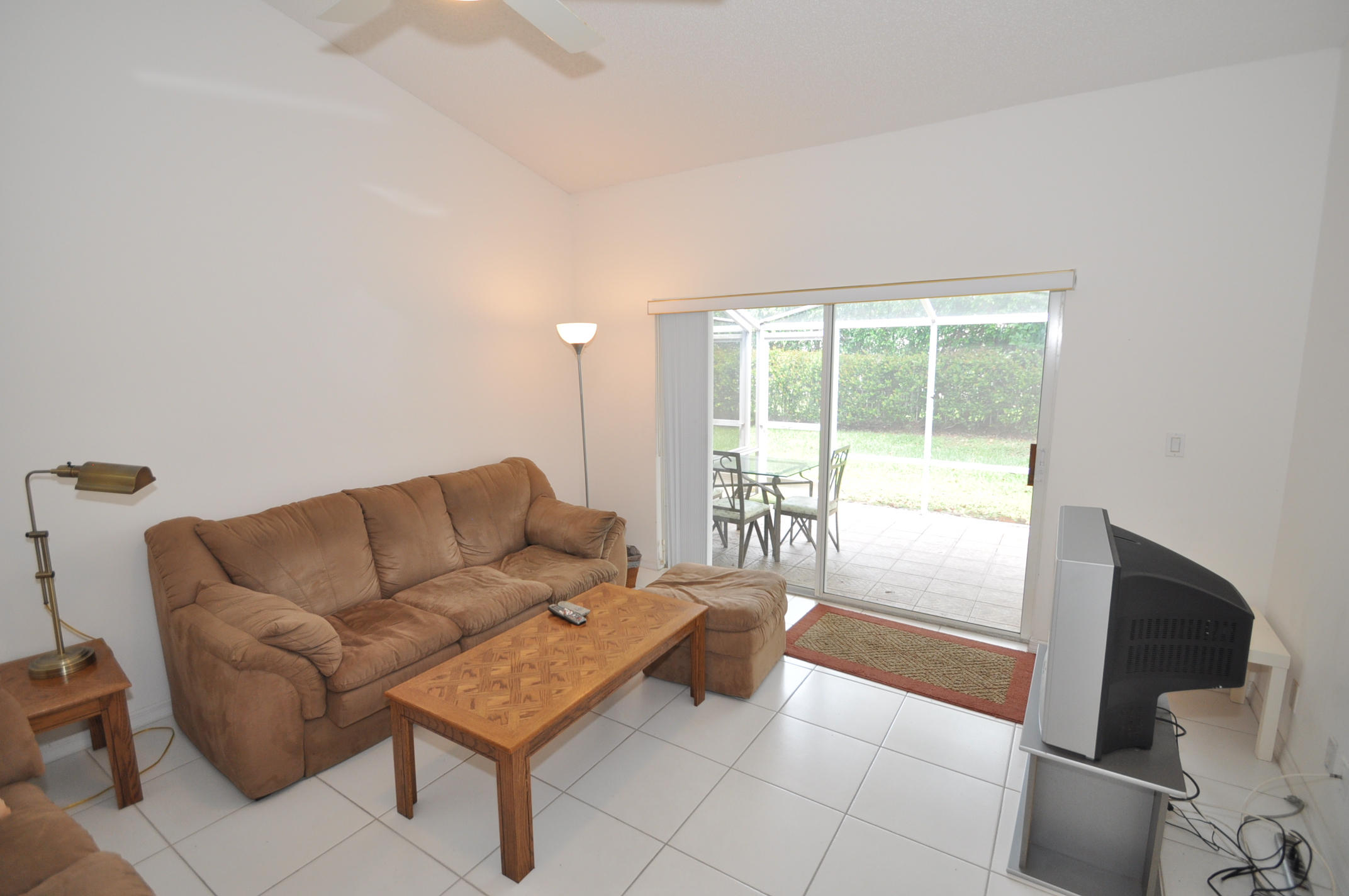 6053 Petunia Road Delray Beach, FL 33484 - Photo 4 of 33 DSC_0076