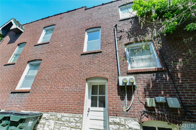 $450,000 | 1026 Claytonia Terrace, St. Louis, MO 63117