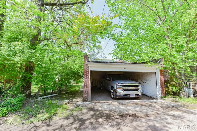 $450,000 | 1026 Claytonia Terrace, St. Louis, MO 63117