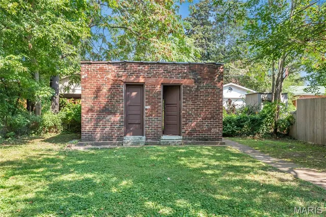 $450,000 | 1026 Claytonia Terrace, St. Louis, MO 63117