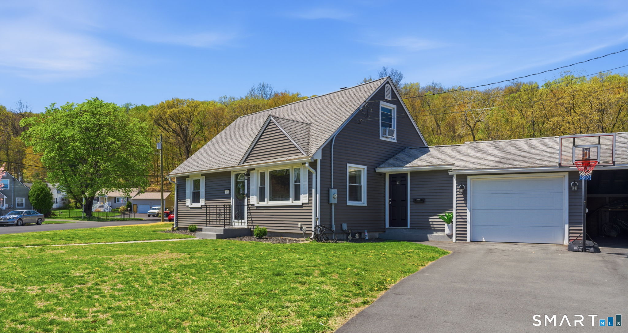331 King Street Bristol, CT 06010 - Photo 3 of 36