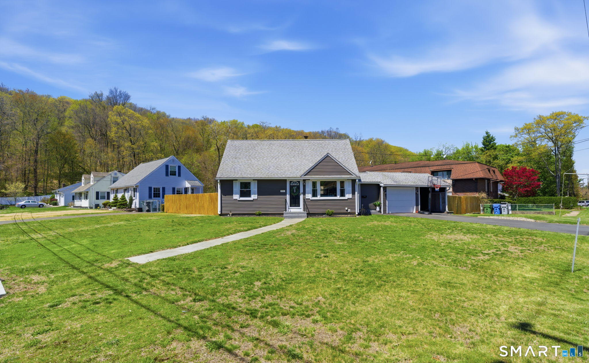331 King Street Bristol, CT 06010 - Photo 4 of 36