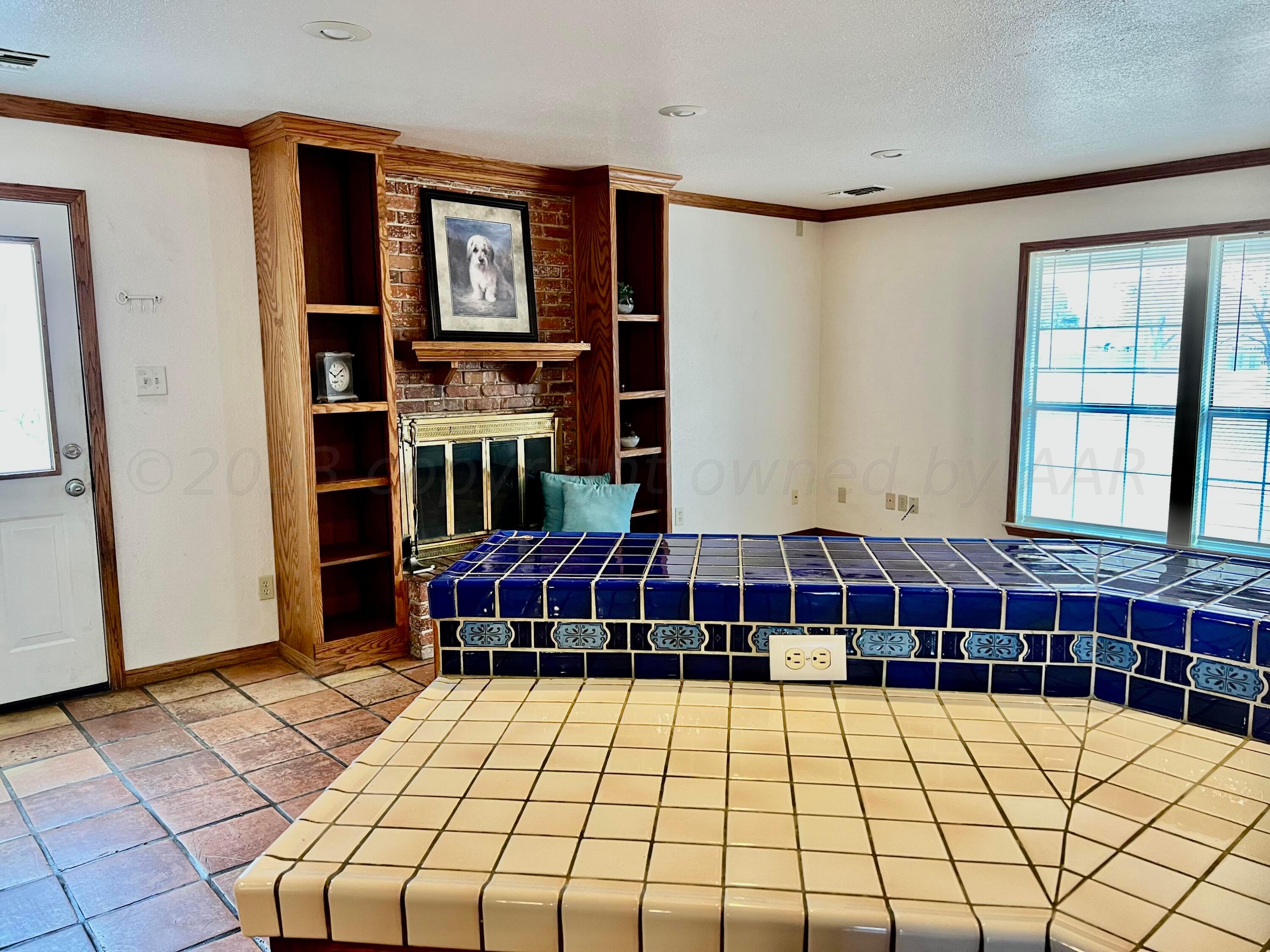 4600 Southwest 38th Avenue Amarillo, TX 79109 - Photo 4 of 19 a view of an empty room with window