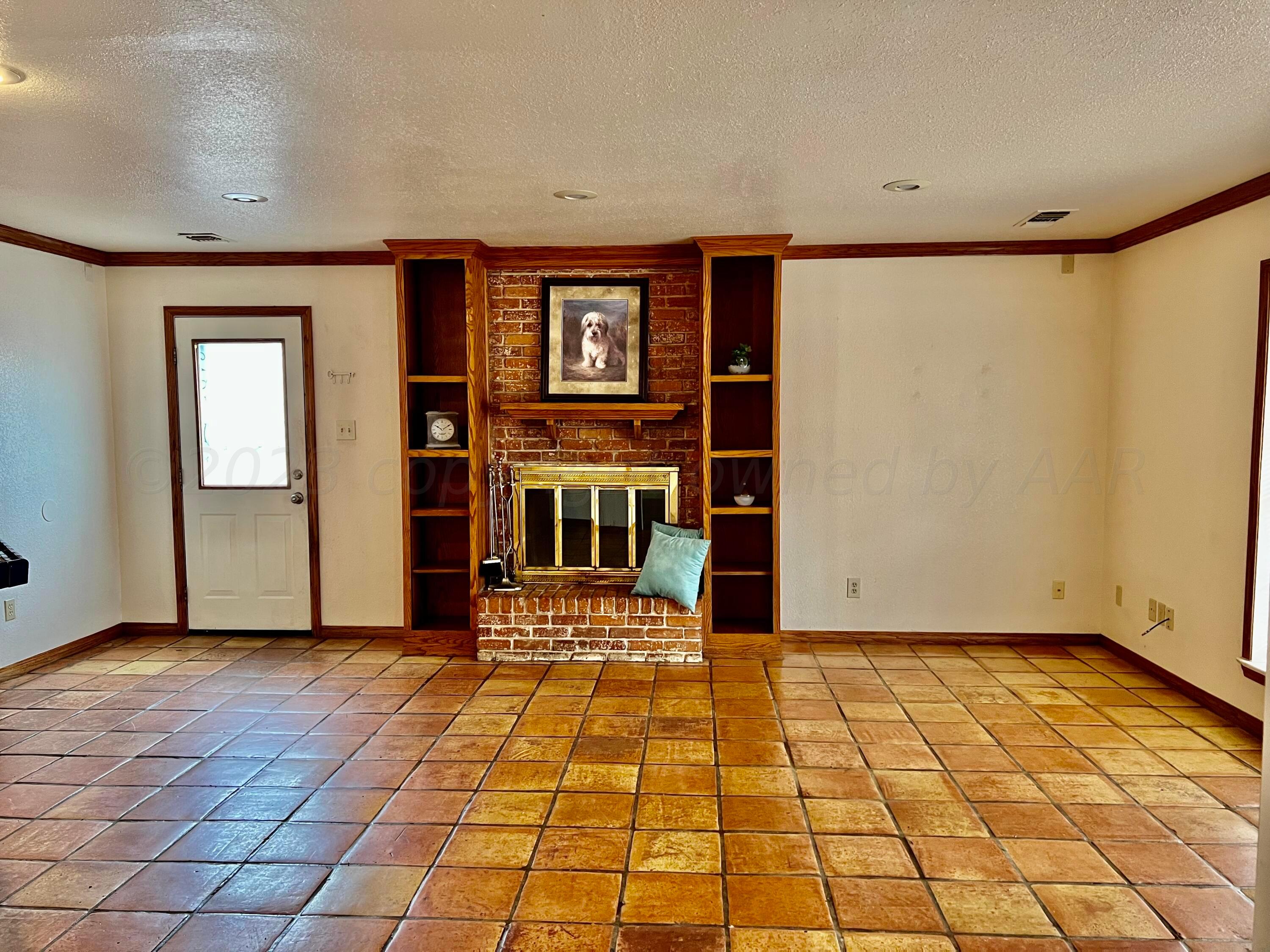 4600 Southwest 38th Avenue Amarillo, TX 79109 - Photo 5 of 19 a view of a livingroom with an empty space and window
