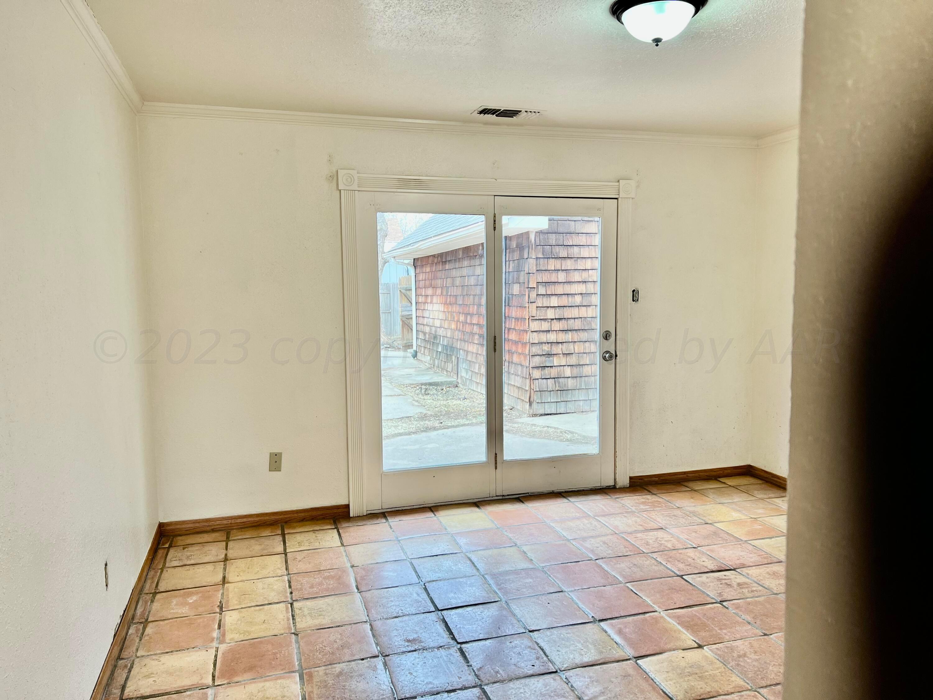 4600 Southwest 38th Avenue Amarillo, TX 79109 - Photo 10 of 19 a view of an empty room and window
