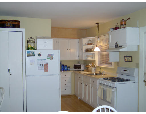 86 Fay Road Framingham, MA 01702 - Photo 3 of 18